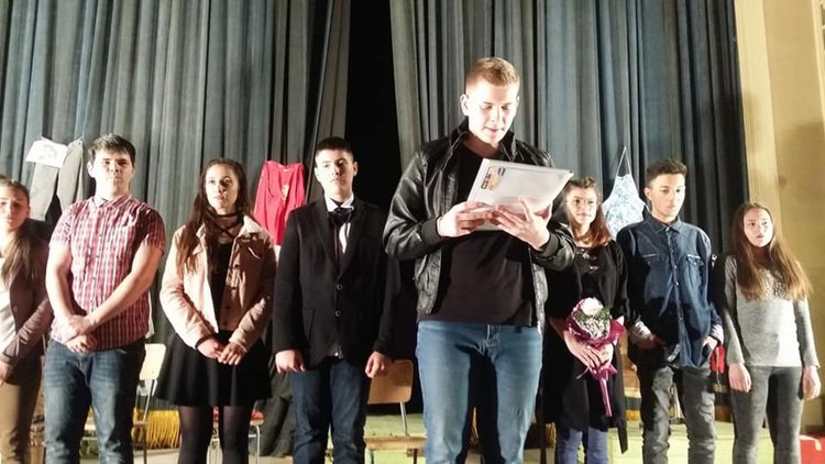 Премиерата на театрална школа "Апропо" препълни кино "Химик"