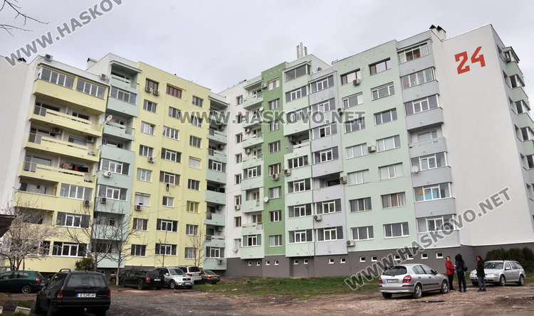 Блок 24 в Бадема тъне в кал, живеещите 30 г. чакат облагородяване