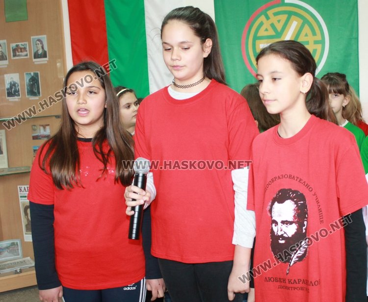Каравеловци с патриотичен рецитал за 60-годишнината на училището