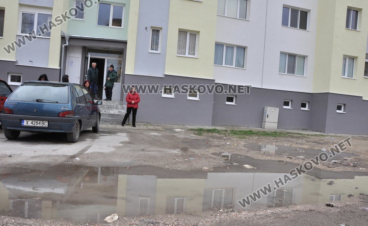 Блок 24 в Бадема тъне в кал, живеещите 30 г. чакат облагородяване