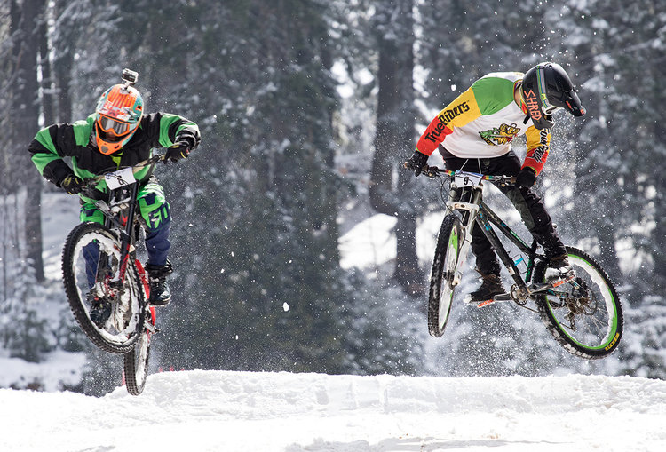 Състезанието Зимен Байк Дуел събра десетки колоездачи на пистите в Пампорово