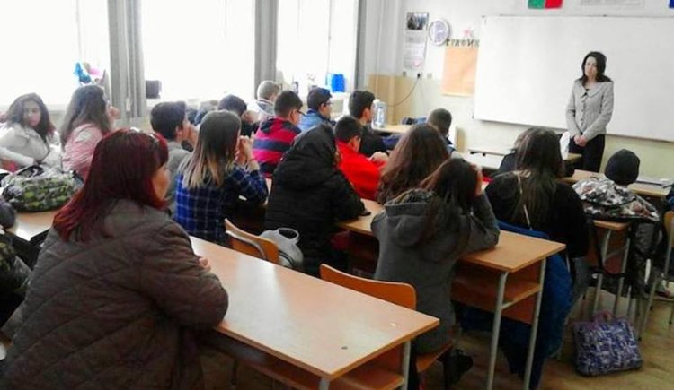 Съдии запознават ученици с престъпления извършени от наркозависими лица