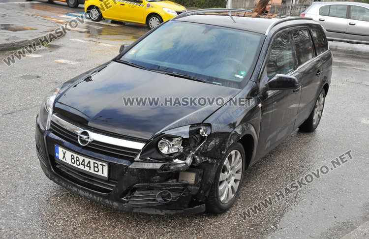 Рено и Опел счупиха фарове на „Освобождение“