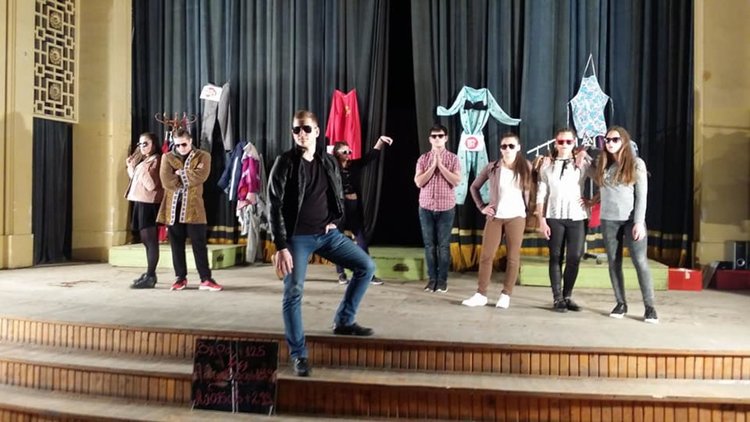 Премиерата на театрална школа "Апропо" препълни кино "Химик"