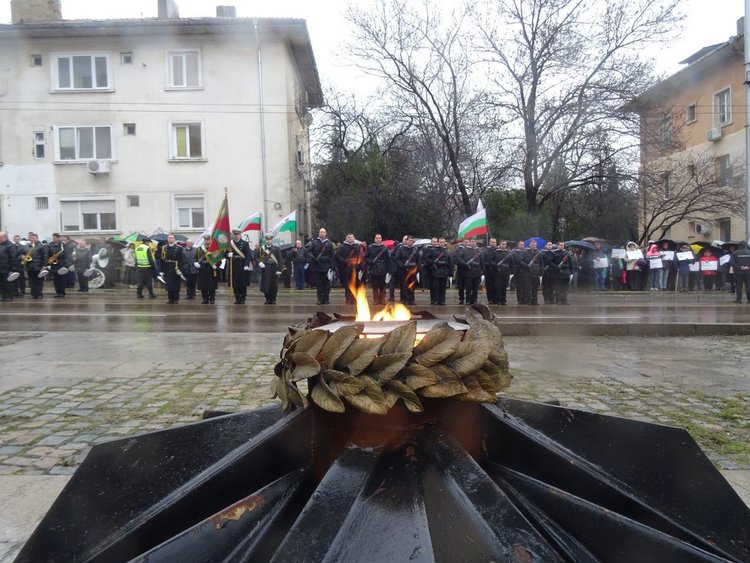 България се покланя пред героите на Тракия