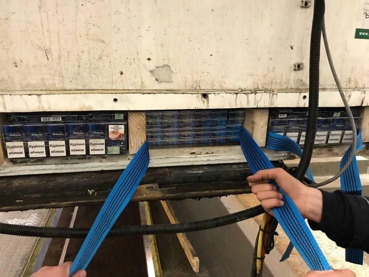 Украинец с нелегални цигари за 170 бона на прокурор