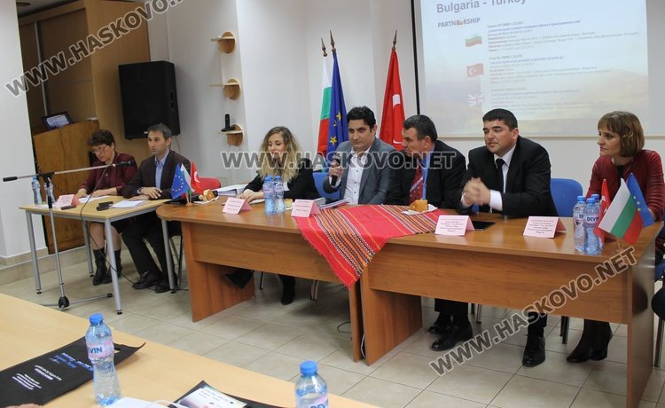 Две димитровградски читалища реализират проект с Турция