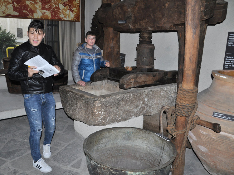 Седмокласници търсиха съкровища в Хасковския музей