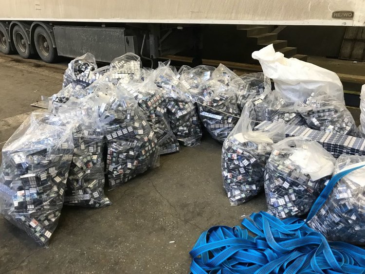 Украинец с нелегални цигари за 170 бона на прокурор