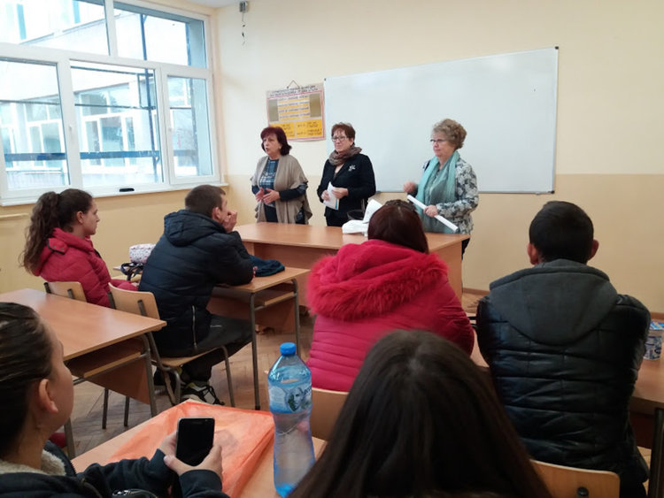 Декан от Аграрния университет се срещна със зрелостниците на Професионалната гимназия