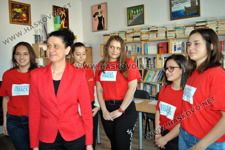 Ученици от Езиковата победители в национално състезание за франкофони