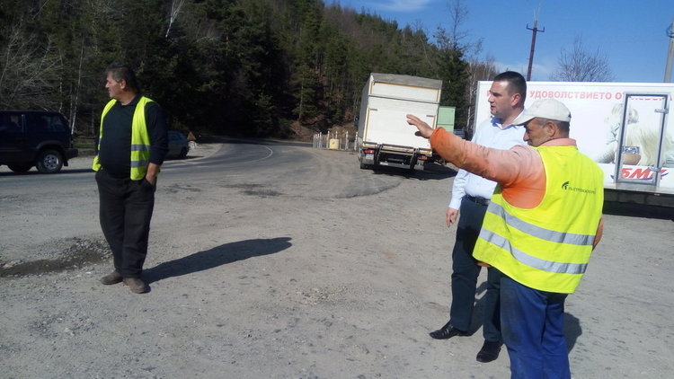 Областният управител инспектира ремонта на пътя Кърджали -Ардино