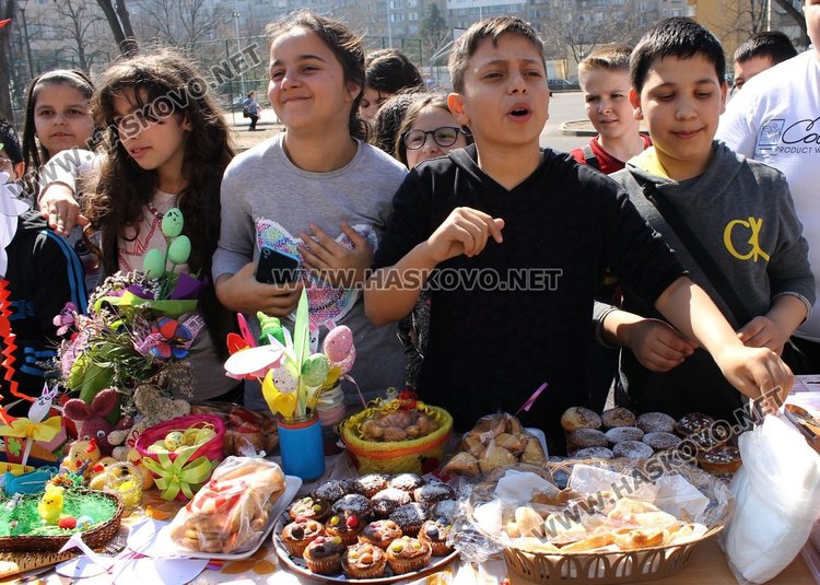 Великден пристигна по-рано в СУ "Любен Каравелов" с базар