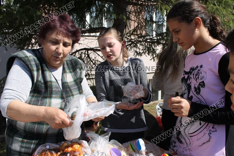 Великден пристигна по-рано в СУ "Любен Каравелов" с базар