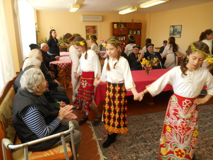 Деца лазаруваха в Дома за възрастни хора в Кърджали 