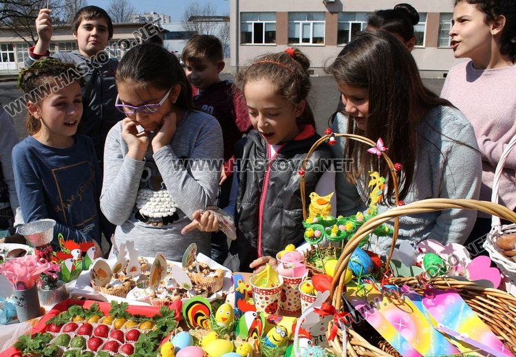 Великден пристигна по-рано в СУ "Любен Каравелов" с базар