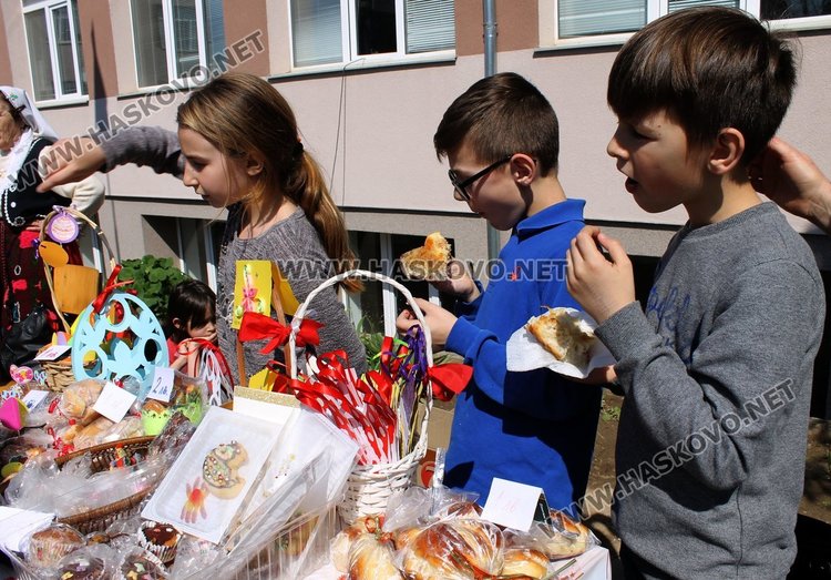 Великден пристигна по-рано в СУ "Любен Каравелов" с базар
