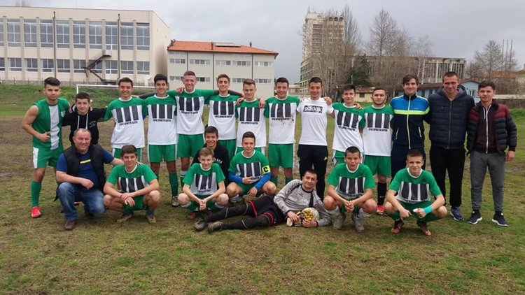 Отборът на ЕГ „Христо Ботев“ – за поредна година е  шампион в областта по футбол