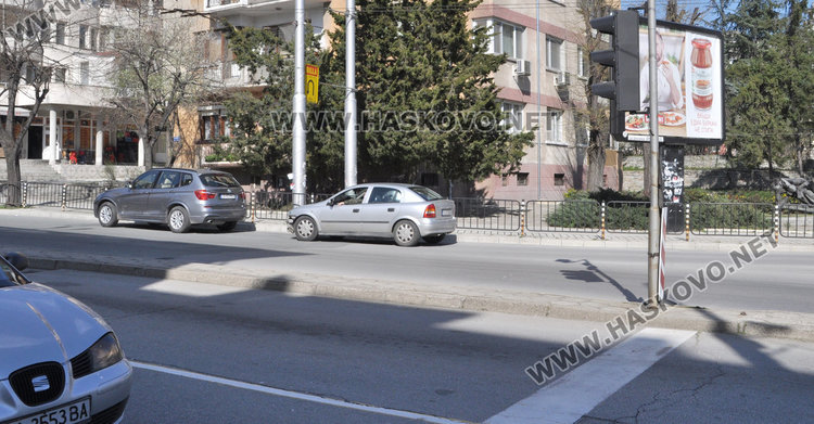 Софийско БМВ засече Опел на „Раковски“