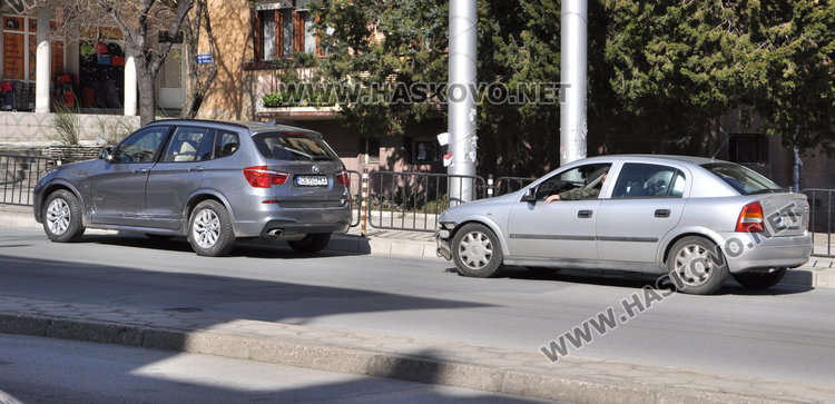 Софийско БМВ засече Опел на „Раковски“