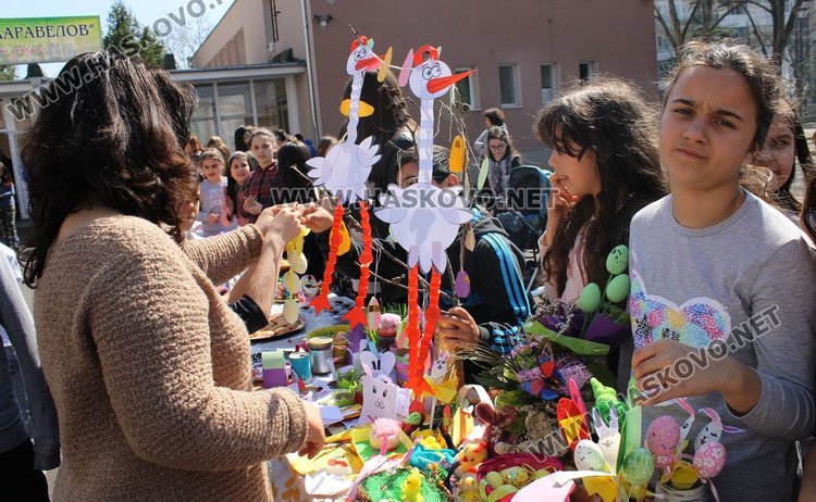 Великден пристигна по-рано в СУ "Любен Каравелов" с базар