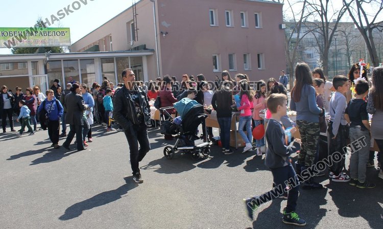 Великден пристигна по-рано в СУ "Любен Каравелов" с базар