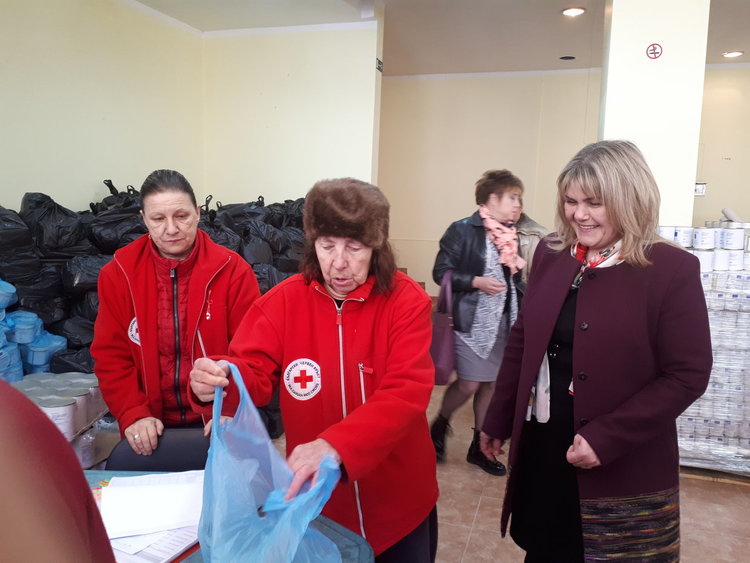 Леман Али постави началото на раздаването на хранителни помощи