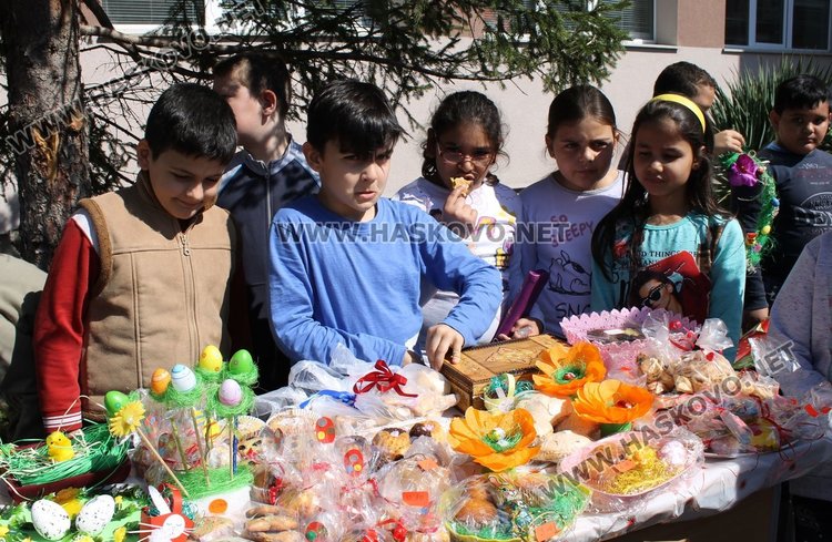 Великден пристигна по-рано в СУ "Любен Каравелов" с базар