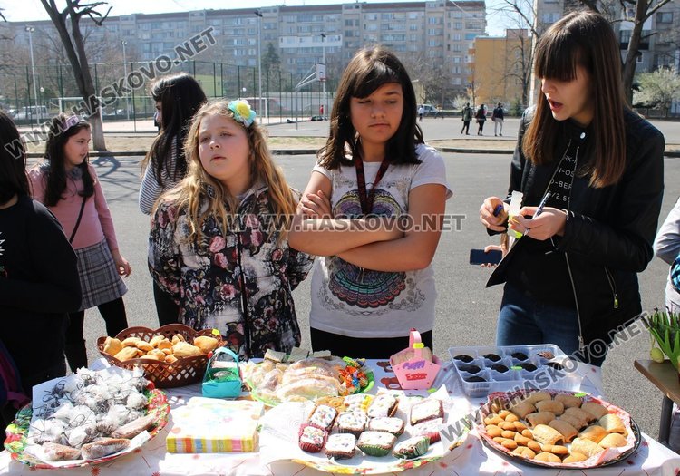 Великден пристигна по-рано в СУ "Любен Каравелов" с базар