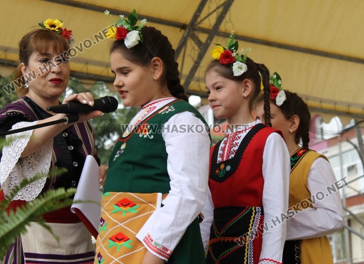 "От Лазаровден до Цветница" празнуваха в Димитровград