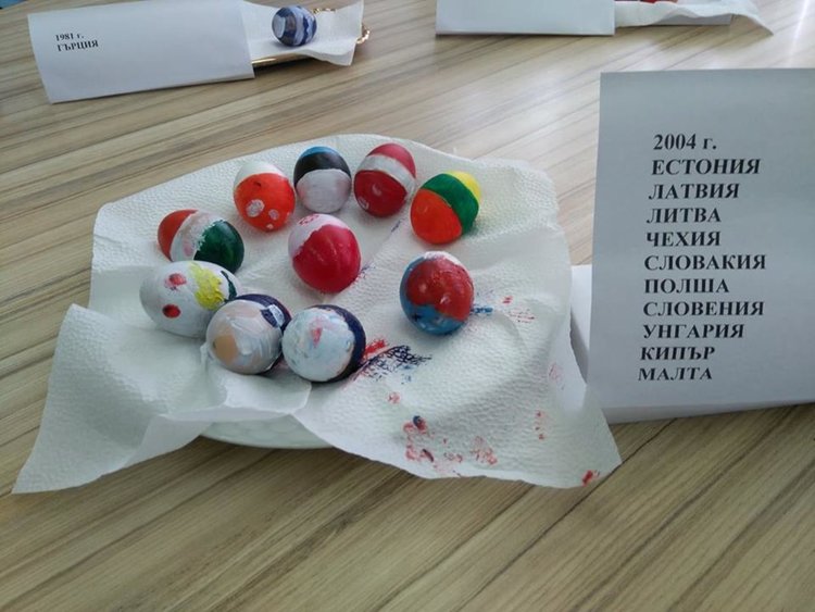 Младши посланици съчетават Великден и ЕС, отправят послания за човещина