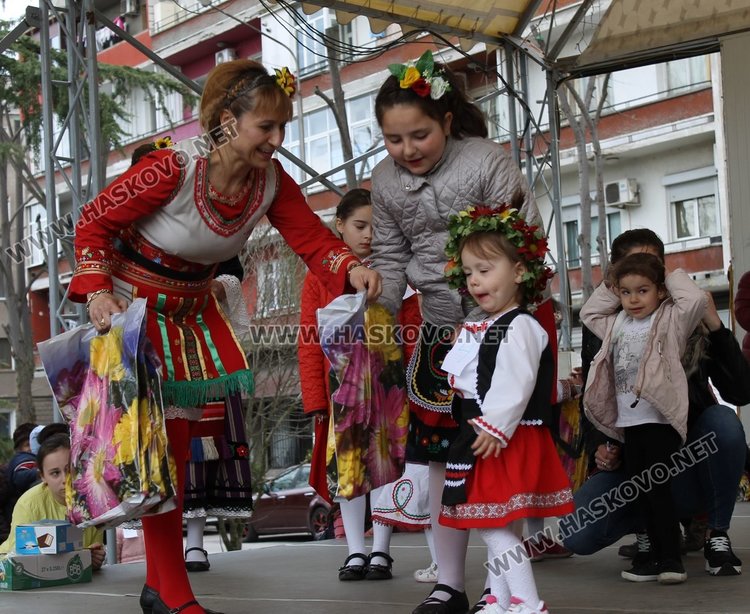 "От Лазаровден до Цветница" празнуваха в Димитровград