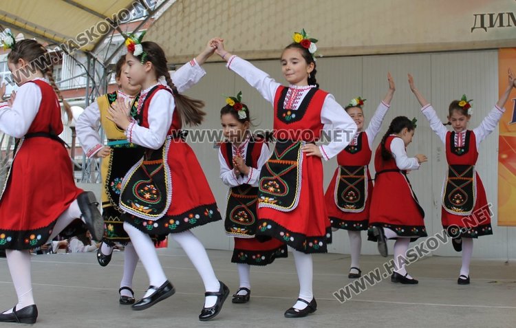 "От Лазаровден до Цветница" празнуваха в Димитровград