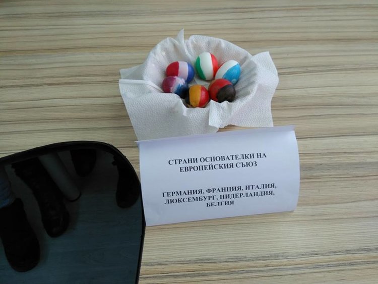 Младши посланици съчетават Великден и ЕС, отправят послания за човещина