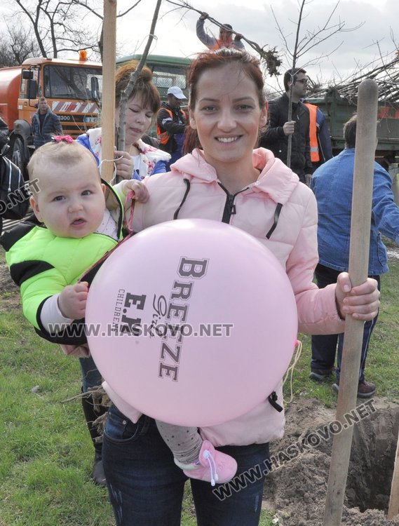 Алеята на новия живот порасна с още над 100 дървета