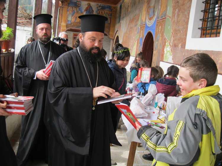 Над 60 деца от Смолян и Момчиловци се включиха в Духовната работилница за Лазаровден и Цветница