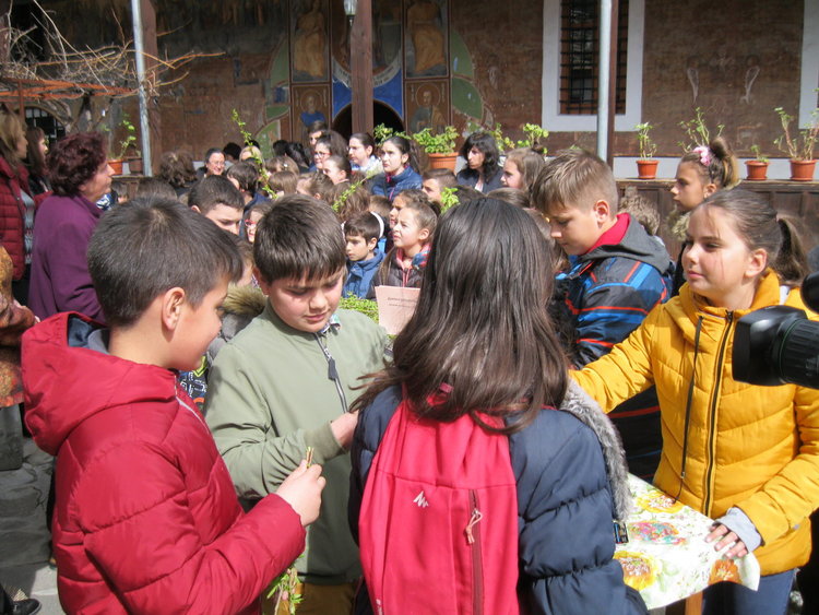 Над 60 деца от Смолян и Момчиловци се включиха в Духовната работилница за Лазаровден и Цветница