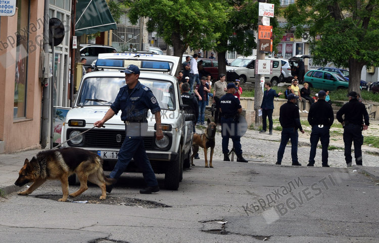 140 полицаи на крак за Великден в областта, опасност от джебчии и телефонни измамници            