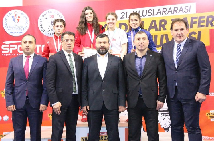 Димитровградчанка с бронзов медал от международен турнир по борба