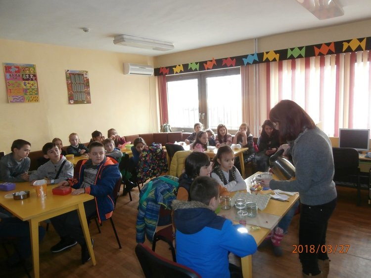 Над 60 деца се забавляваха във Великденската работилница в библиотеката