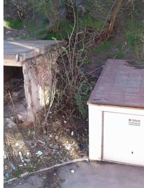 Хасковлийка: Незаконно сметище под спалнята ми в центъра на града