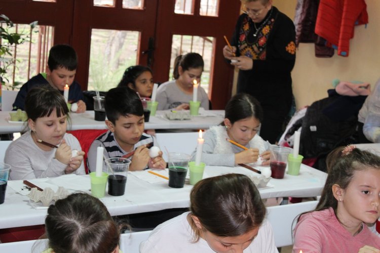 Яйца, изписани с български шевици, представя изложба в музея на Свиленград