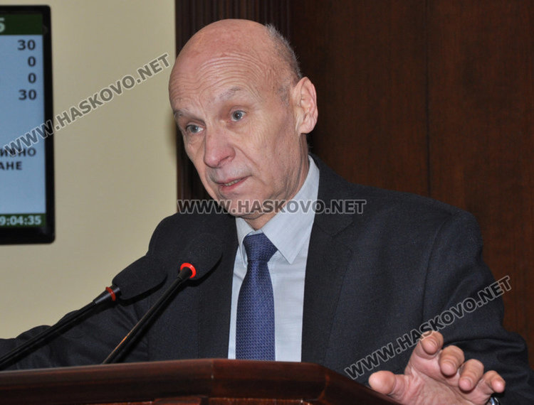 Кметът атакува левчето за детска градина в съда