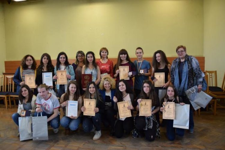 18 индивидуални и колективни награди бяха връчени на млади журналисти от Кърджали