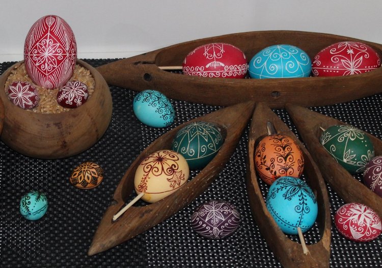 Яйца, изписани с български шевици, представя изложба в музея на Свиленград