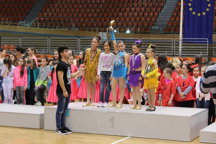 Куп медали за танцьорите от Академията за таланти от Пловдив
