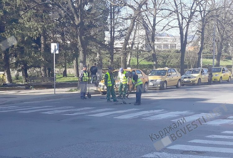 Започна изкърването на дупките в Кърджали, общината е заделила близо милион за ремонт на улици и пътища