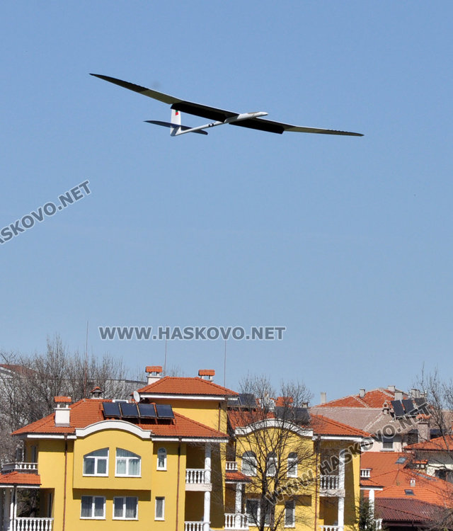 Планери и изтребители облитат небето над Хасково