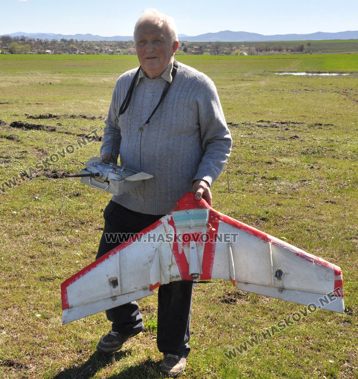 Планери и изтребители облитат небето над Хасково