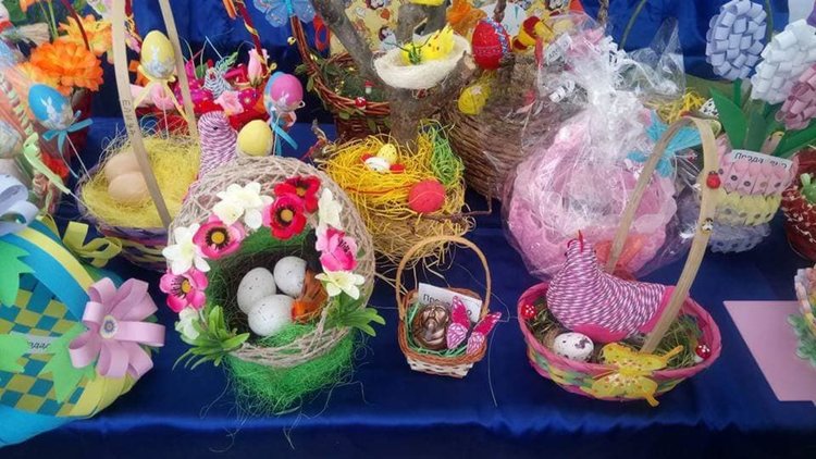 В празничната Великденска седмица децата от "Осми март" с благотворителна акция за детската градина